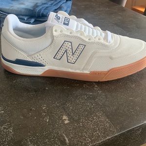 New balance 9 1/2 sneakers